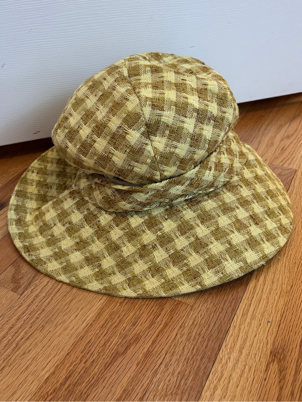 Vintage 1960s Quaker Maid Hat